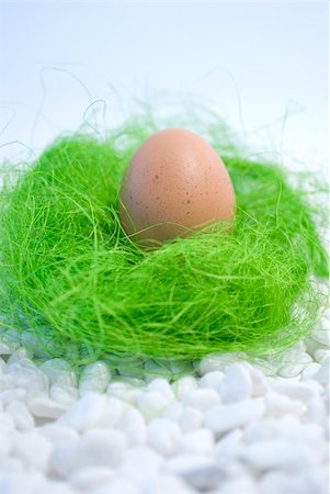 smithesmith (artist) - Easter eggs in a basket and green straw Photographie de stock - Aubaine LD & Abonnement, Code: 400-05044060