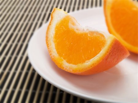 simsearch:400-05741501,k - Orange slice on  a white plate Stockbilder - Microstock & Abonnement, Bildnummer: 400-05045285