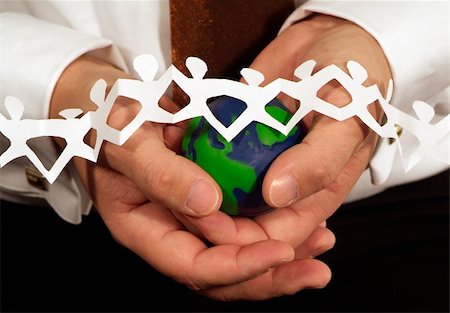simsearch:400-05087119,k - hands holding small green and blue globe with mini paper people across the globe Foto de stock - Royalty-Free Super Valor e Assinatura, Número: 400-05046604
