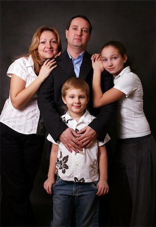 simsearch:400-04633809,k - Portrait of parents and children in studio Photographie de stock - Aubaine LD & Abonnement, Code: 400-05047487
