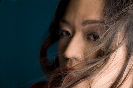 Young chinese girl on a dark background Foto de stock - Super Valor sin royalties y Suscripción, Código: 400-05047541