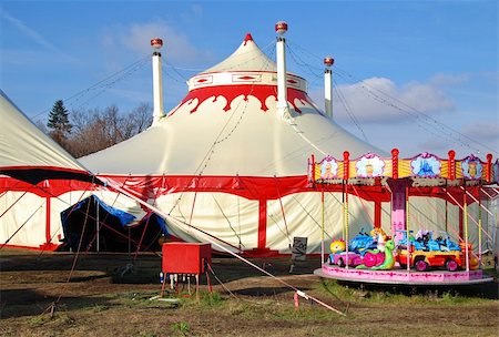 Circus tents in Prague with children carousel Foto de stock - Super Valor sin royalties y Suscripción, Código: 400-05048222