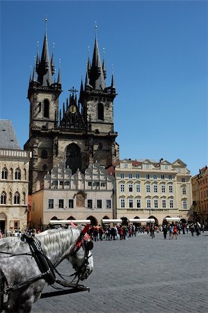simsearch:400-05048500,k - Heads of horses and a cathedral in Prague Stock Photo - Budget Royalty-Free & Subscription, Code: 400-05048546