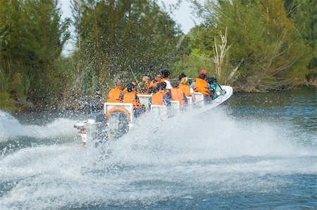 People riding on speedboat. Guama lagoon, cuba. Photographie de stock - Aubaine LD & Abonnement, Code: 400-05048654