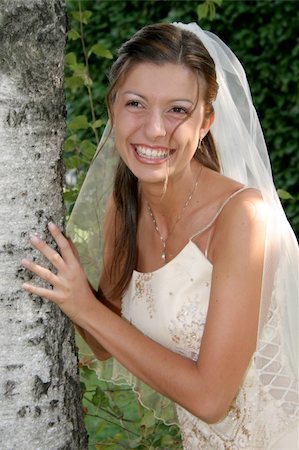 Young bride posing in the wedding day Photographie de stock - Aubaine LD & Abonnement, Code: 400-05040181