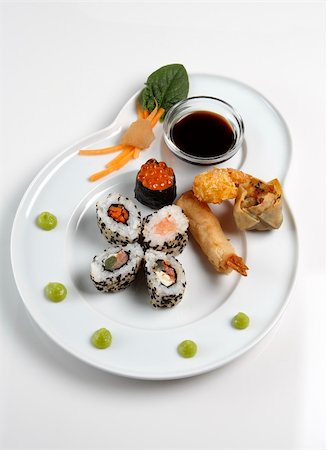 simsearch:400-05299211,k - a Sushi platter isolated on a white background Foto de stock - Super Valor sin royalties y Suscripción, Código: 400-05040294