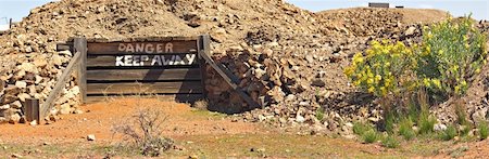old closed entrance at daydream mine Stock Photo - Budget Royalty-Free & Subscription, Code: 400-05040649