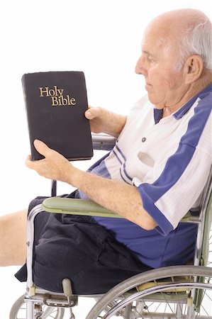 rueda de oración - elderly man in wheelchair reading the bible Foto de stock - Super Valor sin royalties y Suscripción, Código: 400-05041005