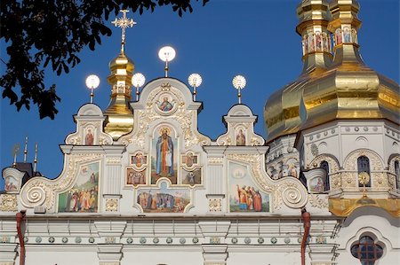 simsearch:400-05671249,k - traditional russian white church with golden cupola Photographie de stock - Aubaine LD & Abonnement, Code: 400-05041015