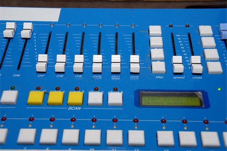 console of stage lighting system. Spotlights, outdoor theater. Foto de stock - Royalty-Free Super Valor e Assinatura, Número: 400-05041373