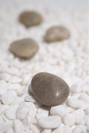 zen stones on white pebbles background - meditation concept Foto de stock - Super Valor sin royalties y Suscripción, Código: 400-05041600