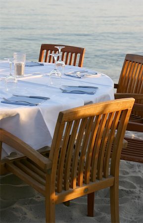 snack bar - View of an empty table of a beach restaurant Foto de stock - Super Valor sin royalties y Suscripción, Código: 400-05042110
