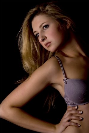 simsearch:400-03974280,k - Studio portrait of a blond girl with long hair in lingerie Foto de stock - Super Valor sin royalties y Suscripción, Código: 400-05042121