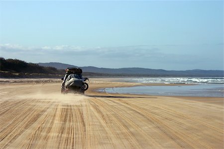 4WD vehicule driving on the beach with a trailer (Fraser Island, Australia) Stock Photo - Budget Royalty-Free & Subscription, Code: 400-05042135