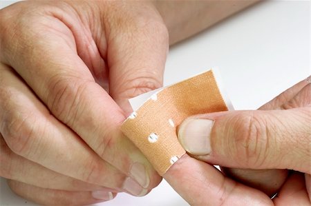 simsearch:400-04788265,k - Bandaged finger close up on bright background Foto de stock - Royalty-Free Super Valor e Assinatura, Número: 400-05042175