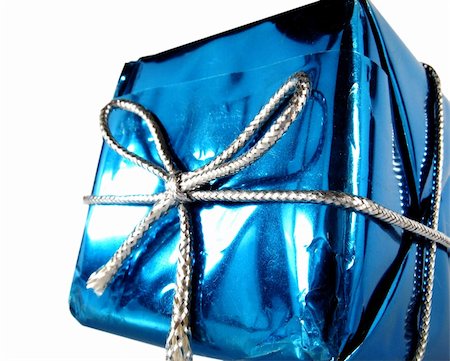pontuse (artist) - Christmas present isolated on white, with blue wrapping Stockbilder - Microstock & Abonnement, Bildnummer: 400-05043138