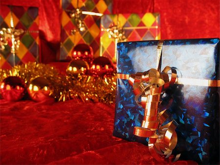 pontuse (artist) - Christmas presents that long to be opened Stockbilder - Microstock & Abonnement, Bildnummer: 400-05043209