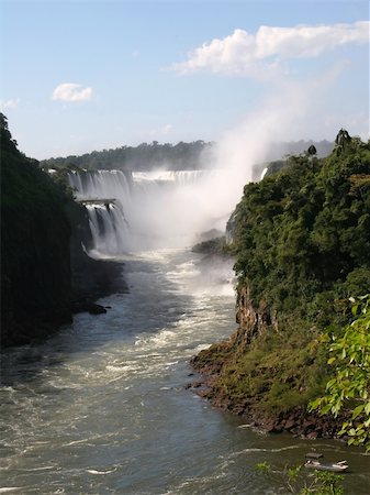 rio iguaçu - Iguazu's Devil's Throat as seen from Argentina Foto de stock - Royalty-Free Super Valor e Assinatura, Número: 400-05054889