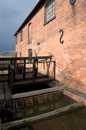 The national needle museum alongside the river arrow redditch worcestershire midlands, uk Foto de stock - Super Valor sin royalties y Suscripción, Código: 400-05055371