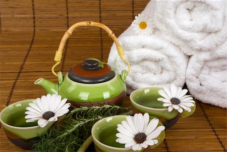 Aromatherapy, relaxing herbal tea and soft cotton towels in a spa Stock Photo - Budget Royalty-Free & Subscription, Code: 400-05055512