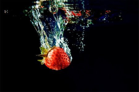 fruit underwater - A strawberry splashing in water Stock Photo - Budget Royalty-Free & Subscription, Code: 400-05057407