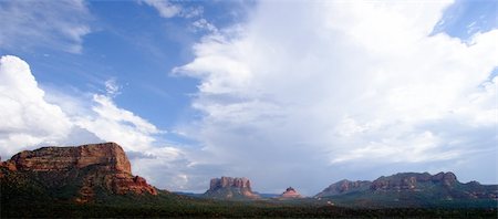 simsearch:400-08694885,k - Overview of Sedona hills in panorama format Photographie de stock - Aubaine LD & Abonnement, Code: 400-05057943