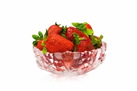 snaka (artist) - Several strawberrys in decorative glass vase with reflection at bottom Photographie de stock - Aubaine LD & Abonnement, Code: 400-05058689