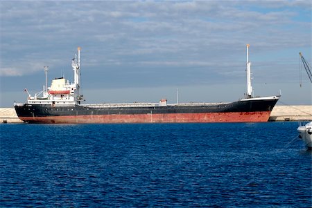 moored cargo ship Photographie de stock - Aubaine LD & Abonnement, Code: 400-05058725