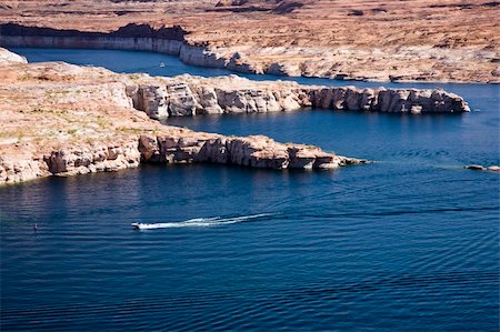 simsearch:400-04060904,k - Recreation are with boats on Lake Powell near Page in Arizona, USA Photographie de stock - Aubaine LD & Abonnement, Code: 400-05059135