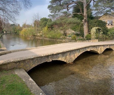 river windrush - bourton on the water the cotswolds gloucestershire england Foto de stock - Super Valor sin royalties y Suscripción, Código: 400-05059320