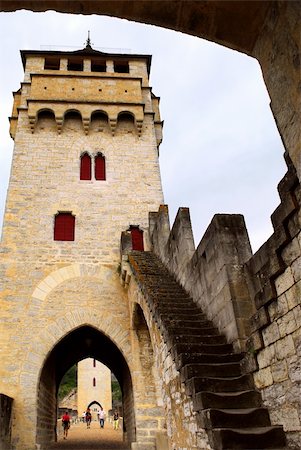 simsearch:400-04955587,k - Medieval Valentre bridge in Carhors in southwest France Fotografie stock - Microstock e Abbonamento, Codice: 400-05059814