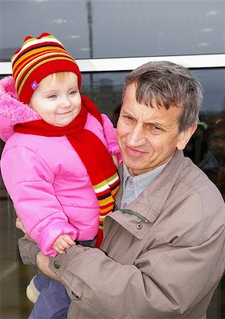 shoulders mom - Grandfather and small grand daughter on a background of a supermarket Photographie de stock - Aubaine LD & Abonnement, Code: 400-05050864