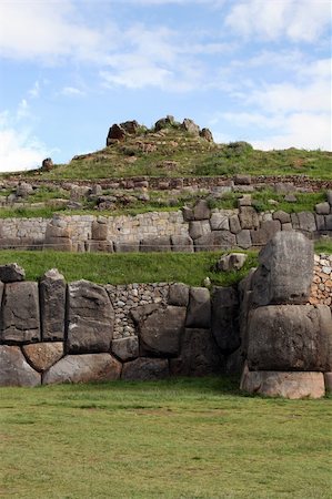 sacsayhuaman - Ancient Sacsayhuaman ruins outside of Cusco, Peru Foto de stock - Super Valor sin royalties y Suscripción, Código: 400-05051050