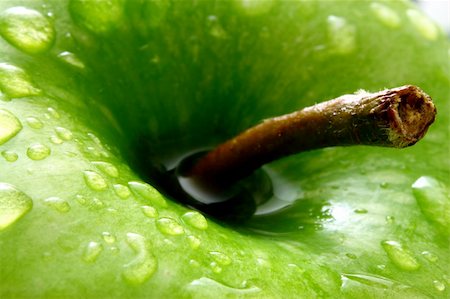 simsearch:400-07619844,k - close up on a green apple with water drops Foto de stock - Royalty-Free Super Valor e Assinatura, Número: 400-05051388