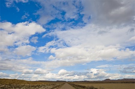 simsearch:400-05242063,k - Lonely road to nowhere under cloudy sky Photographie de stock - Aubaine LD & Abonnement, Code: 400-05051726