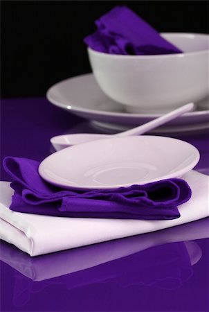 simsearch:400-04013113,k - A table setting with modern dishes and napkins Photographie de stock - Aubaine LD & Abonnement, Code: 400-05051989