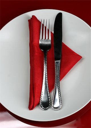 simsearch:400-04013113,k - A modern restaurant table setting in red Photographie de stock - Aubaine LD & Abonnement, Code: 400-05051998