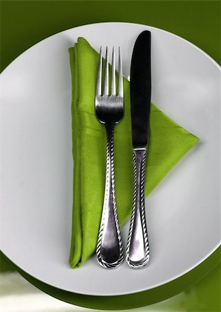 simsearch:400-04013113,k - A modern restaurant table setting in green Photographie de stock - Aubaine LD & Abonnement, Code: 400-05051999