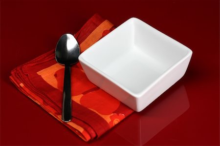 simsearch:400-04013113,k - Modern dishware set for lunch in red Photographie de stock - Aubaine LD & Abonnement, Code: 400-05052001