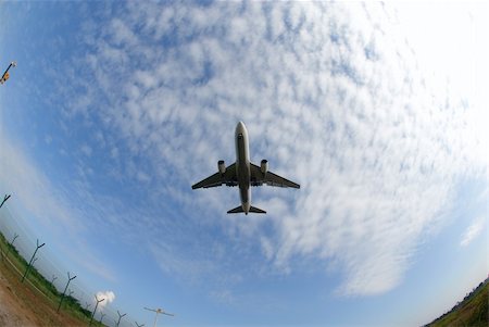 simsearch:400-04945069,k - Stockphoto of an airplane shot with fisheye lens from below Foto de stock - Super Valor sin royalties y Suscripción, Código: 400-05052229