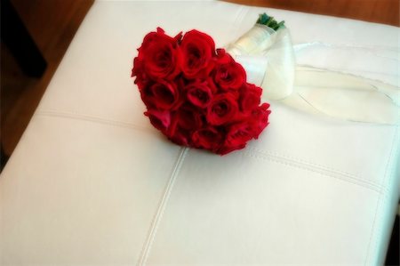 a bouquet of red roses for wedding Stockbilder - Microstock & Abonnement, Bildnummer: 400-05052274