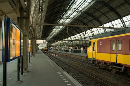 A train station in Amsterdam Foto de stock - Super Valor sin royalties y Suscripción, Código: 400-05052336