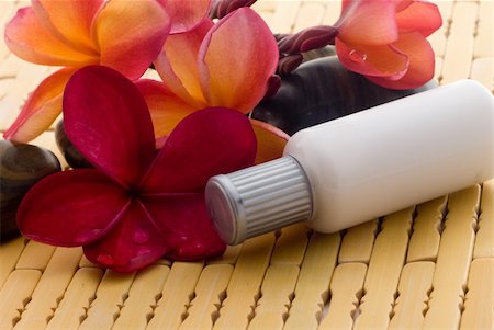 Aromatherapy and spa massage on tropical bamboo and polished stones. Stockbilder - Microstock & Abonnement, Bildnummer: 400-05052394