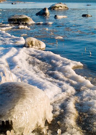 Fonte de glace et de neige sur la côte au printemps en Finlande Photographie de stock - Aubaine LD & Abonnement, Code: 400-05052555