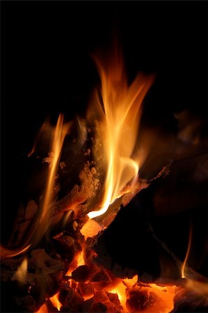 simsearch:400-03971021,k - An open log fire on a glowing hot bed of coals. Foto de stock - Super Valor sin royalties y Suscripción, Código: 400-05053495