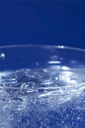simsearch:400-04026996,k - Glass sparkling water on blue background Stock Photo - Budget Royalty-Free & Subscription, Code: 400-05064539