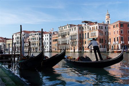 Gondolier on Grand Canal, Venice, Italy Foto de stock - Royalty-Free Super Valor e Assinatura, Número: 400-05064819