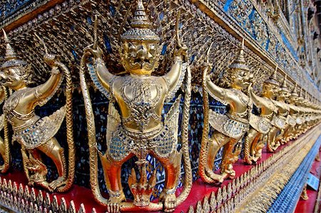 simsearch:400-05010927,k - Demons holding up a temple in the Grand Palace, Bangkok, Thailand Foto de stock - Royalty-Free Super Valor e Assinatura, Número: 400-05064882