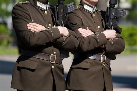 sentinel - Two latvian honor guards with rifles marching Photographie de stock - Aubaine LD & Abonnement, Code: 400-05064930