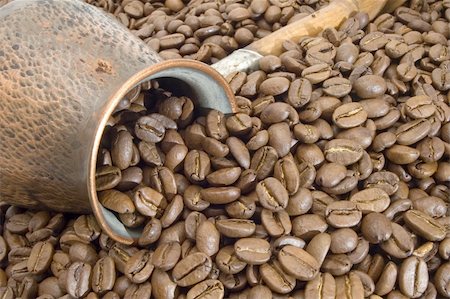 Turkish coffee pot on a background of coffee grains. Stockbilder - Microstock & Abonnement, Bildnummer: 400-05065032